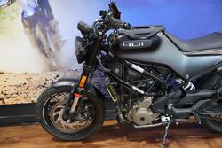 2022 Husqvarna SVARTPILEN 401 White