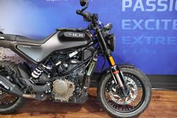 2022 Husqvarna SVARTPILEN 401 White