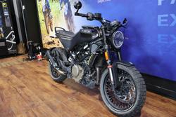 2022 Husqvarna SVARTPILEN 401 White