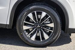 2025 Mitsubishi Outlander LS
