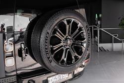 2025 Land Rover Defender 110 P635 OCTA Black