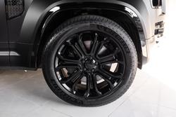 2025 Land Rover Defender 110 P635 OCTA Black