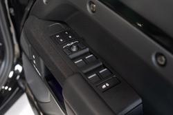 2025 Land Rover Defender 110 P635 OCTA Black