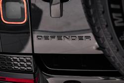 2025 Land Rover Defender 110 P635 OCTA Black