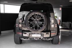 2025 Land Rover Defender 110 P635 OCTA Black