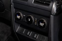 2025 Land Rover Defender 110 P635 OCTA Black