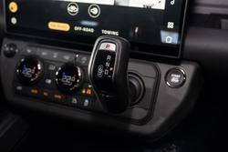 2025 Land Rover Defender 110 P635 OCTA Black