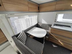2021 Adria 402