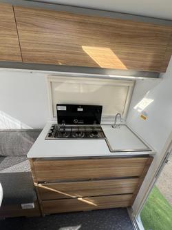 2021 Adria 402