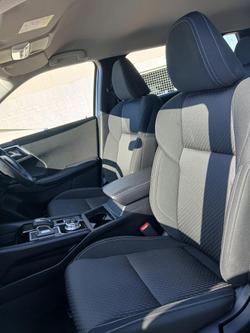 2024 Mitsubishi Outlander ES