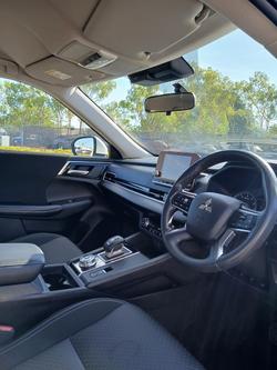 2024 Mitsubishi Outlander ES