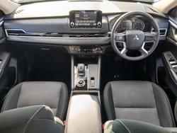 2024 Mitsubishi Outlander ES