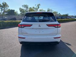 2024 Mitsubishi Outlander ES