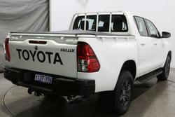 2024 Toyota Hilux SR