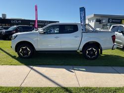 2025 Nissan Navara ST-X