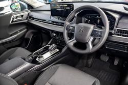 2025 Mitsubishi Outlander LS