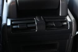 2023 Land Rover Defender 110 D300 SE