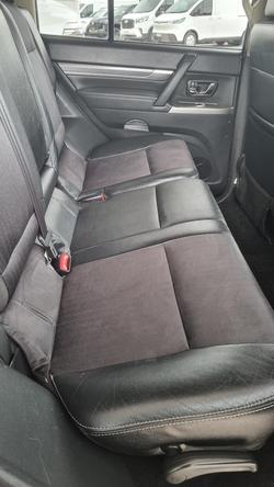 2014 Mitsubishi Pajero VR-X
