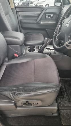 2014 Mitsubishi Pajero VR-X