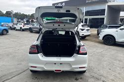 2026 Suzuki Swift Hybrid UZ Pure White (ZVR)
