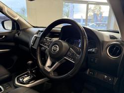2022 Nissan Navara ST-X