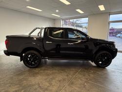 2022 Nissan Navara ST-X