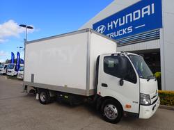 2022 HINO DUTRO 300