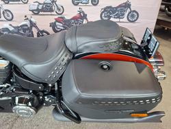 2025 HARLEY-DAVIDSON FLHC HERITAGE CLASSIC (117)