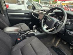 2020 Toyota Hilux SR5