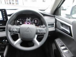 2025 Mitsubishi Outlander ES