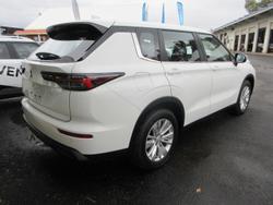 2025 Mitsubishi Outlander ES