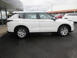 2025 Mitsubishi Outlander ES