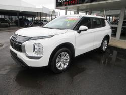 2025 Mitsubishi Outlander ES