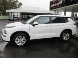 2025 Mitsubishi Outlander ES