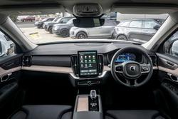 2025 Volvo XC90 Plus B5 Bright