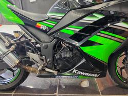 2016 Kawasaki NINJA 300 GREEN
