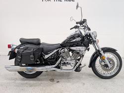 Suzuki VL250 (LC250 Intruder)