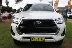 2022 Toyota Hilux SR5