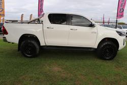 2022 Toyota Hilux SR5