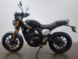 2024 Triumph SCRAMBLER 400 X BLACK META