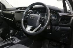 2025 Toyota Hilux SR