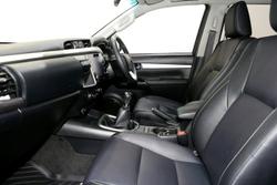 2023 Toyota Hilux SR5