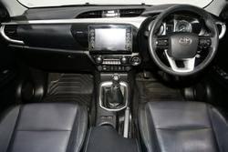 2023 Toyota Hilux SR5