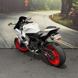 2023 Yamaha YZF-R7LA White