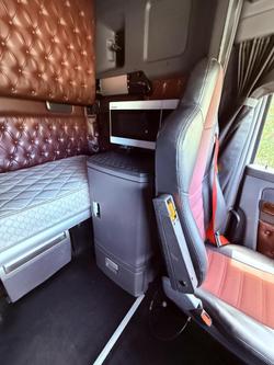 2023 Kenworth T610 SAR White
