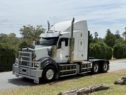 2023 Kenworth T610 SAR White