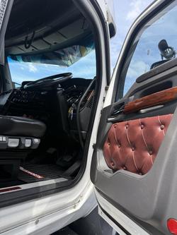 2023 Kenworth T610 SAR White