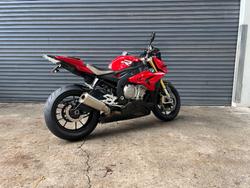 2015 BMW Motorrad S 1000 R Red