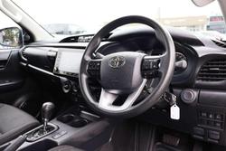 2025 Toyota Hilux SR