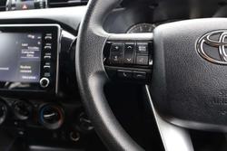 2025 Toyota Hilux SR